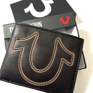 NWT TRUE RELIGION Black Leather BiFold Wallet Stitched Logo RFID Boxed Gift